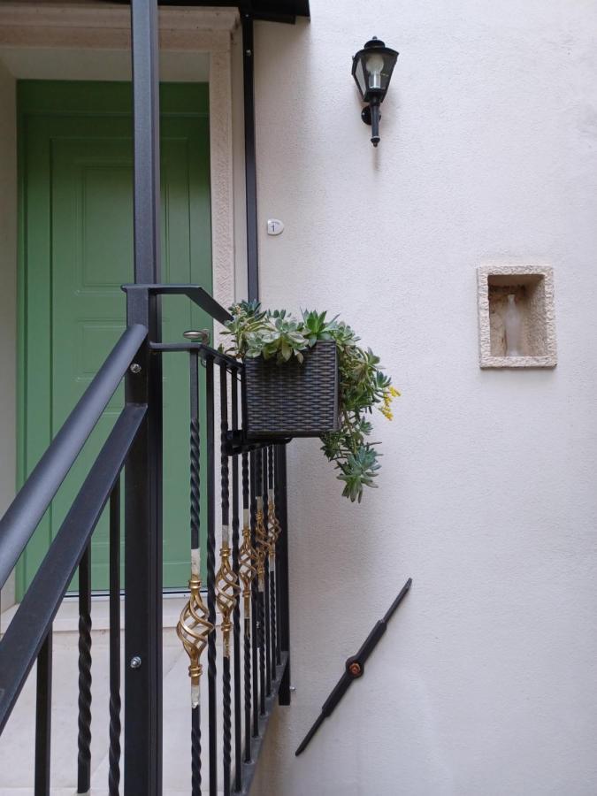 Monnalisa House Apartment Malcesine Bagian luar foto
